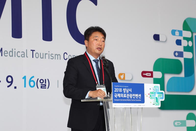 성남시의회 시의원들, 성남시 국제의료관광 컨벤션 개최 축하