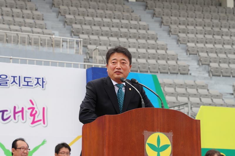 성남시의회 시의원들, 새마을지도자 한마음 수련대회 개최 축하