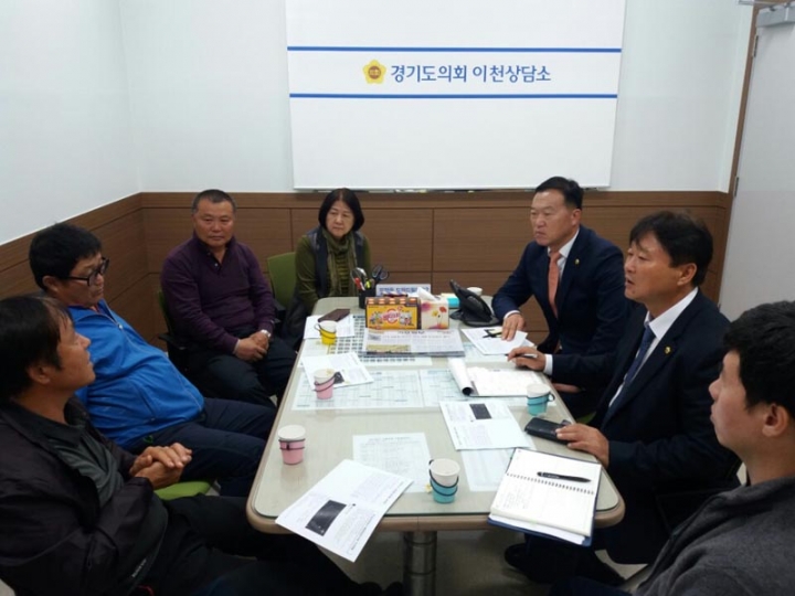김인영의원,성수석의원 이천상담소에서 농업용저수지 설치사업에대한 의견청취