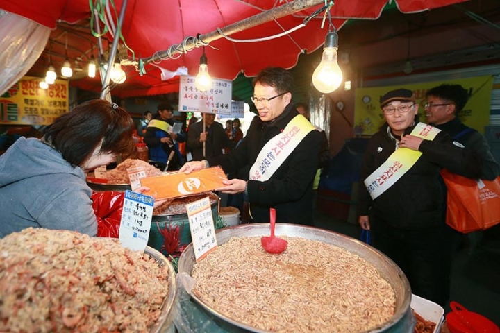 경기도, 전통시장에서 먹거리 원산지 표시의 답을 찾는다