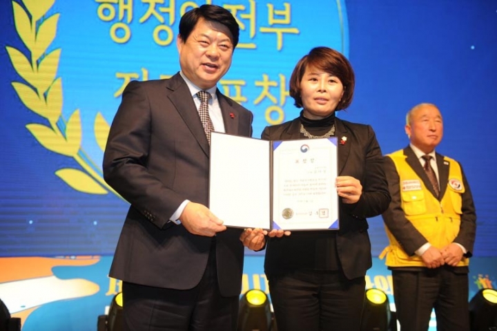 수원시의회 김미경 교통건설체육위원장 - 2018 대한민국 자원봉사 대상 