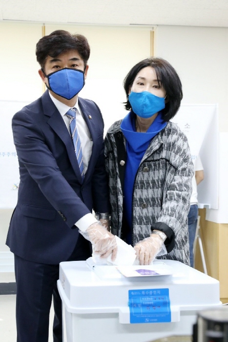 김병욱 후보, 사전투표 첫날 사전투표 참여