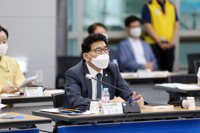 수원시의회, 코로나19 대응 200일 중간점검 보고회 참석