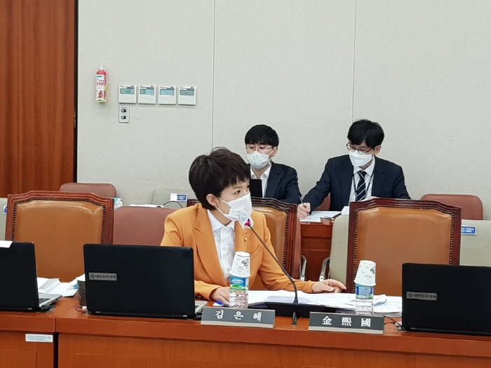 김현미 장관, ‘문재인정부, 10년 공공임대 분양전환 공약 파기’