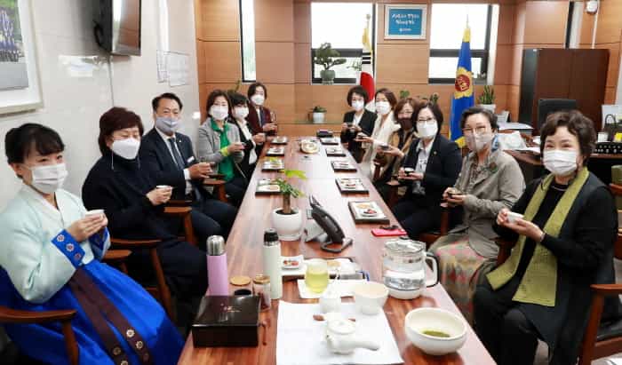 경기도의회에서 차(茶) 한잔! ‘나를 낮추고 상대를 높이는 다례교육’ 실