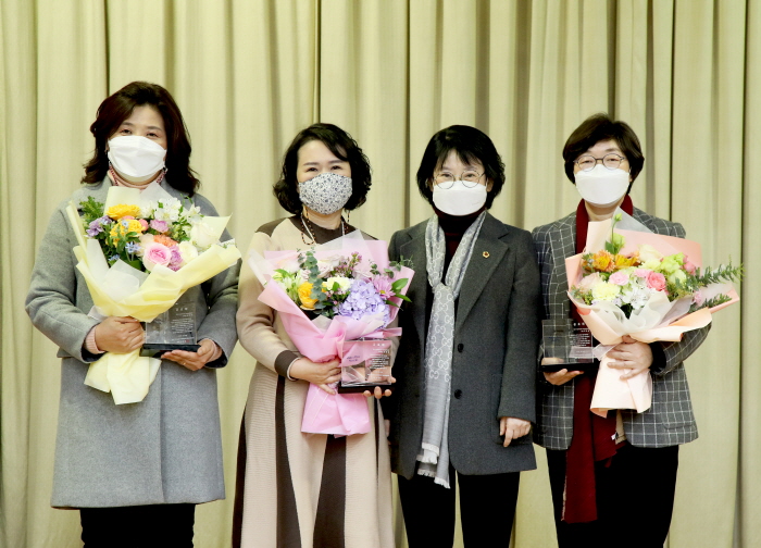 경기도의회 더불어민주당 여성의원협의회 감사패 전달식 개최