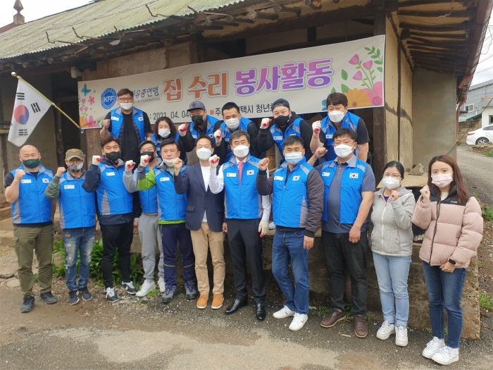 한국자유총연맹 평택시 청년협의회 서탄면에서 독거노인 집수리 봉사활동 펼쳐
