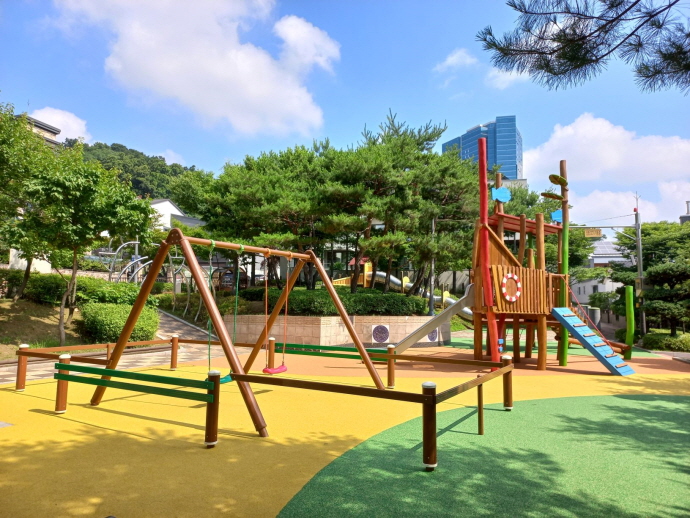 용인시, 어린이공원 4곳 바닥·시설물 교체
