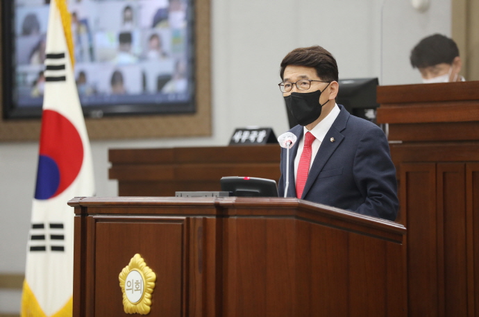 수원시의회 김기정 의원, “한반도기 게양은 숭고한 광복절 정신 훼손한 것”