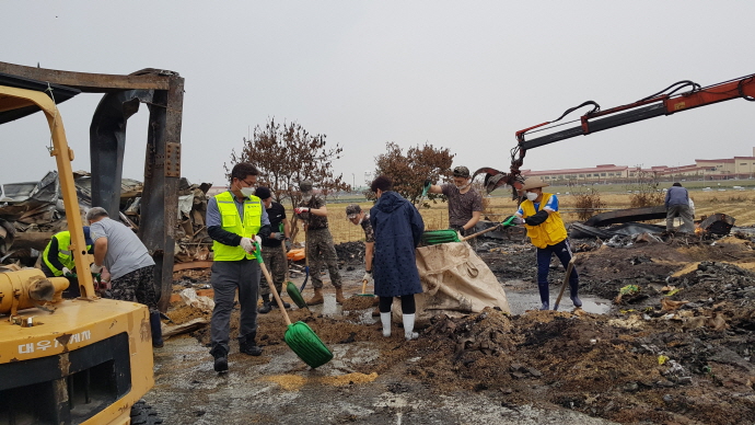 팽성읍, 민･관･군이 함께 화재 피해농가 복구 지원