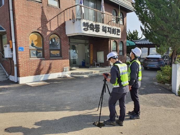 국토안전관리원과 노후 경로당 15곳 안전점검