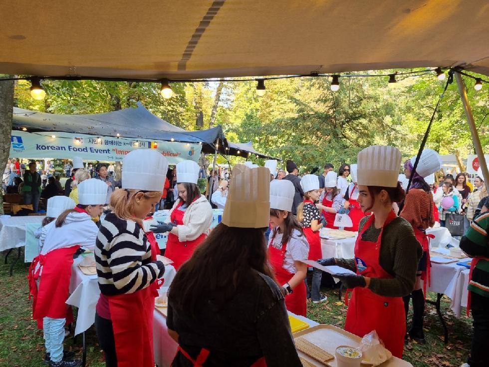 수원시, 국제자매도시 클루지나포카시 축제 ‘클루지의 날’에서 ‘한국음식행