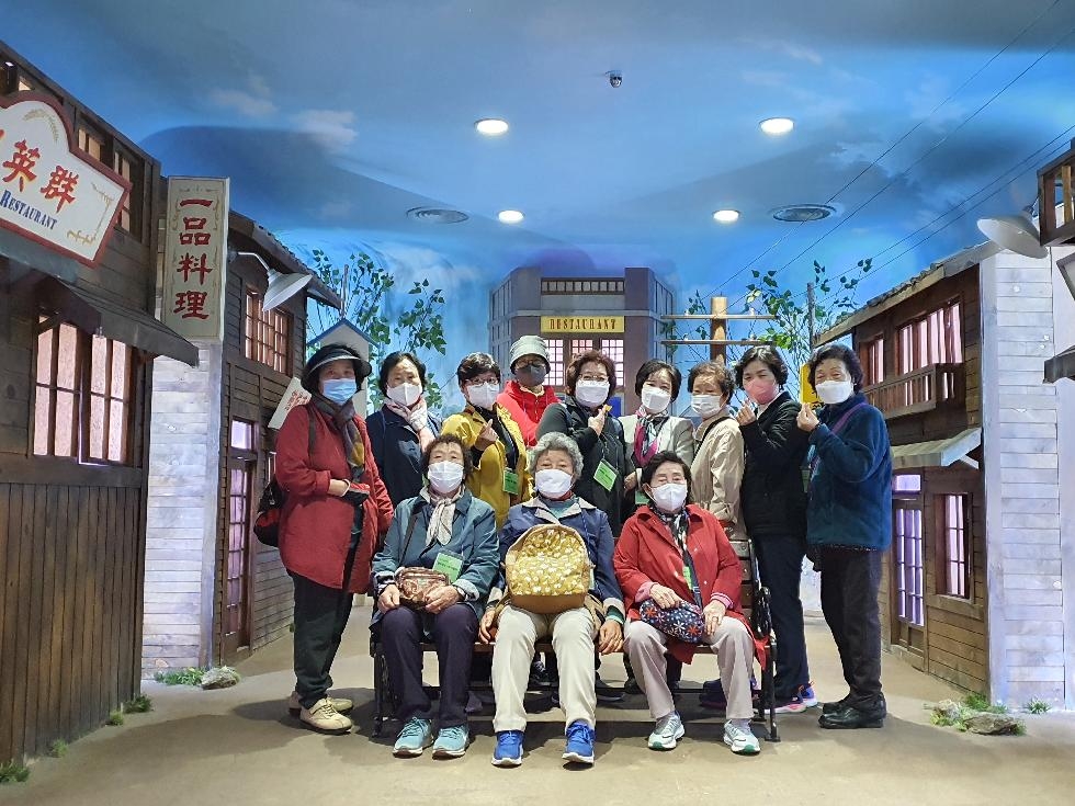 인천 남동구 남동글벗학교 늦깎이 학생들, 가을 체험학습 가다