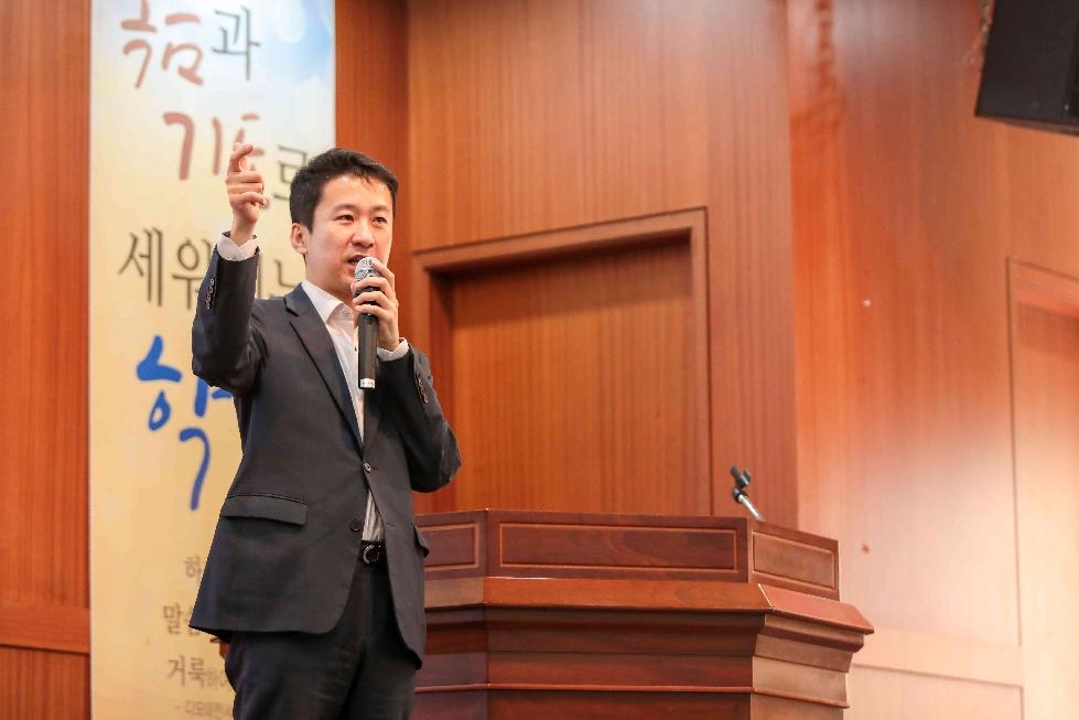 안산시의회 송바우나 의장, 경일高서 ‘정치와 시민의 삶’ 주제 강연
