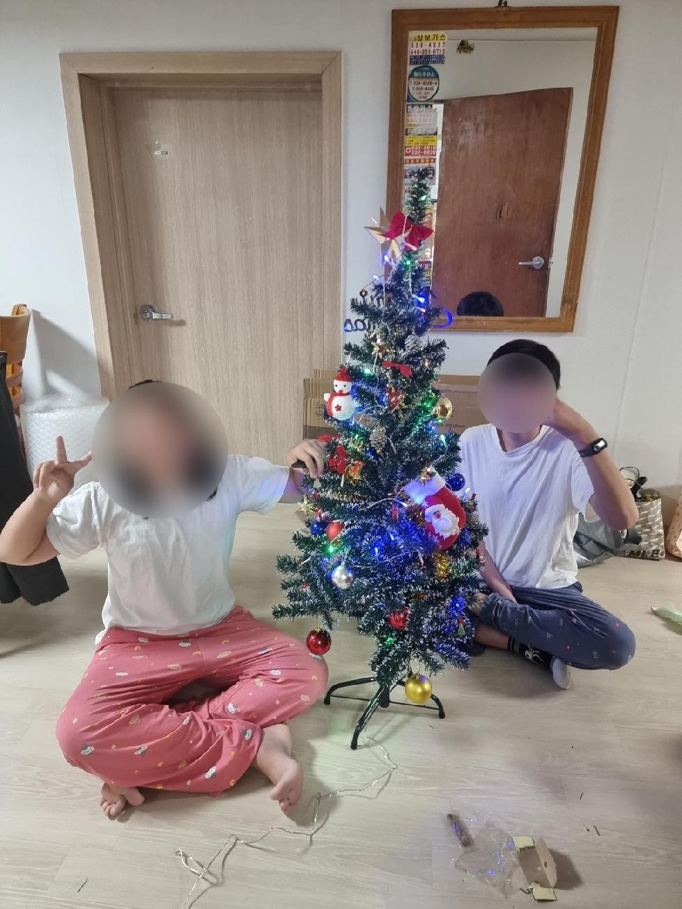 포천시장애인가족지원센터, 연말맞이 아동·청소년 가정에 ‘크리스마스 트리 키트’ 전달