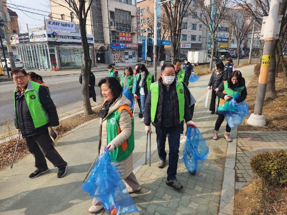 시흥시 정왕본동 통장협의회, ‘깨끗한 거리 만들기’ 환경정화 활동 벌여