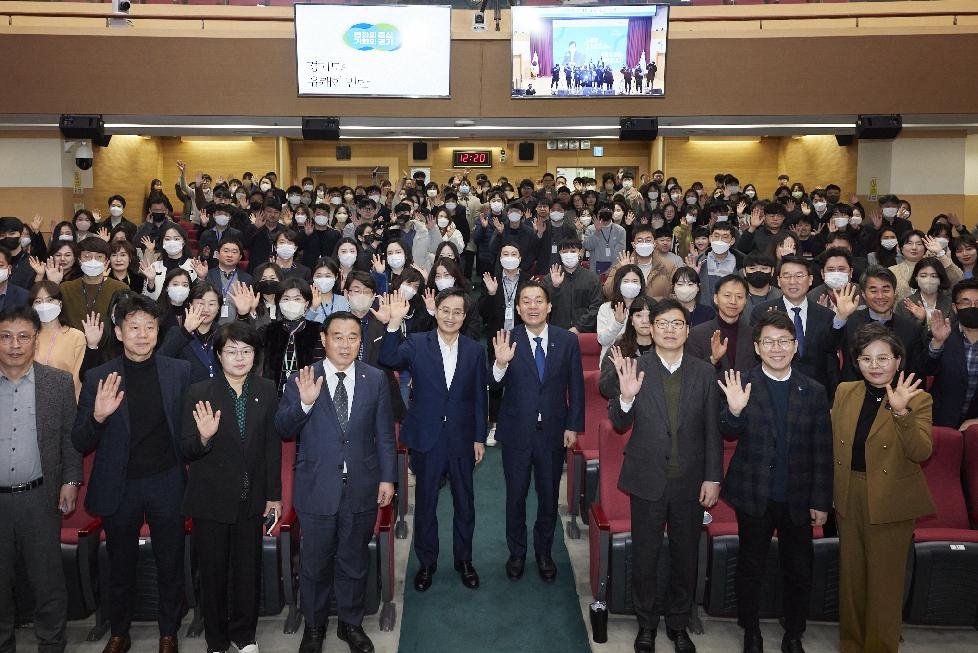 경기도,수원시 공직자들 만난 김동연 “우리사회를 위해 유쾌한 반란을 일으켜 달라”