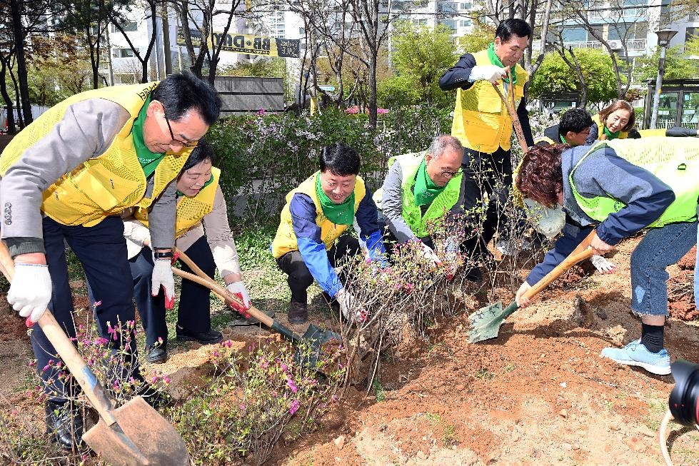 인천 부평구 자원봉사센터, 마장공원 등 지역 곳곳에 꽃과 나무 심어