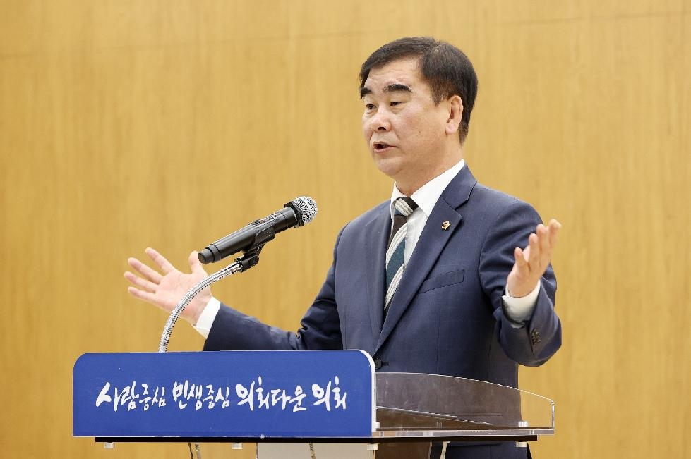 경기도의회 염종현 의장, 5월 월례조회서 기존 직원과 정책지원관 간 협력