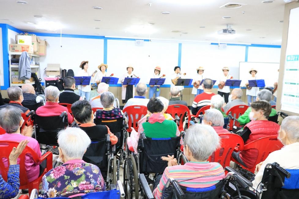 동두천자원봉사센터 재능나눔 우쿨렐레·음악치료 봉사단 연주 및 노래봉사 펼쳐