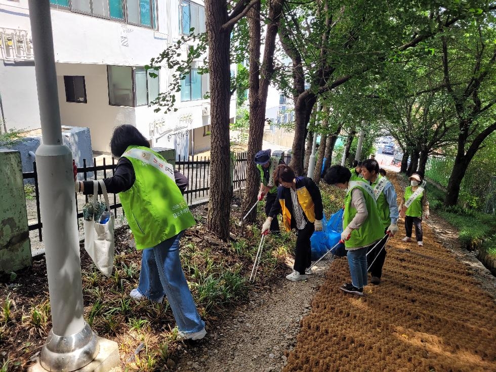 김포시 사우동 통장협의회, 평생학습관 산책로 주변 환경정화 활동