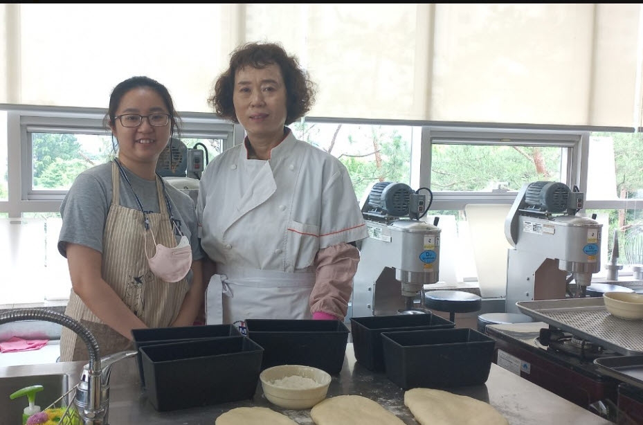 베트남 이주여성, 동두천시 평생교육과정 통해 제빵 자격증 취득