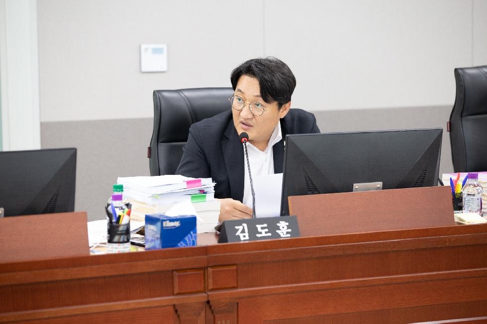 경기도의회 김도훈 의원, 안전한 통학 환경 조성 촉구 무상 교복 품질 낮