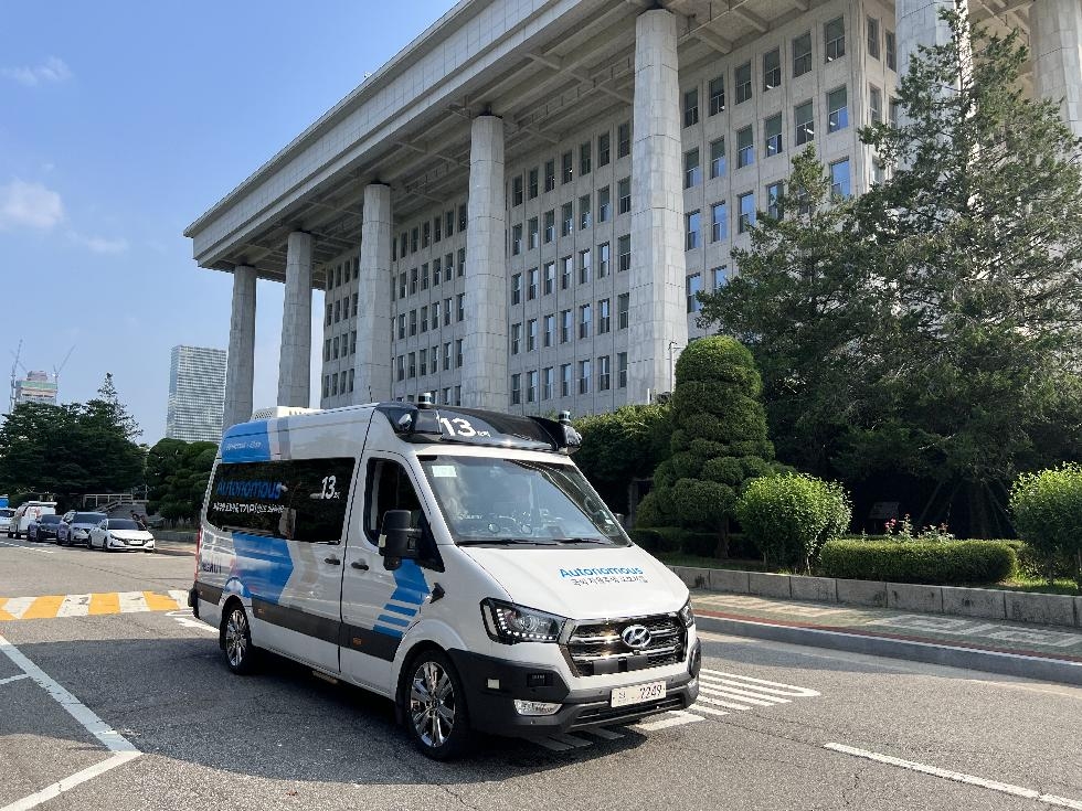 서울시, 여의도에서도 자율주행순환버스 정기 운행 시작…5일(수)부터 시민