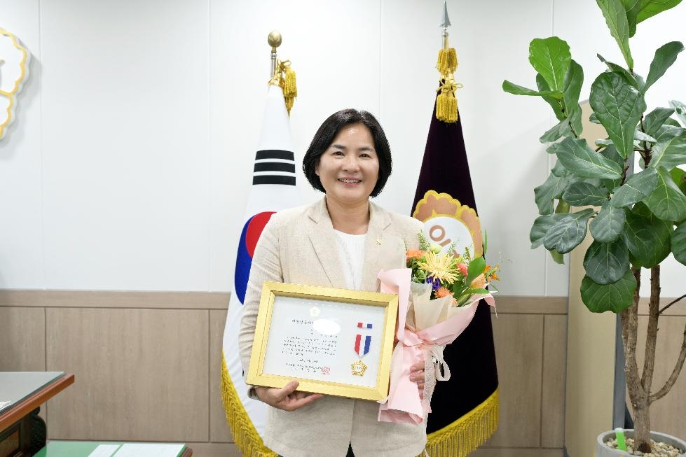 윤순옥 양평군의회 의장, 대한민국지방의정봉사상 수상