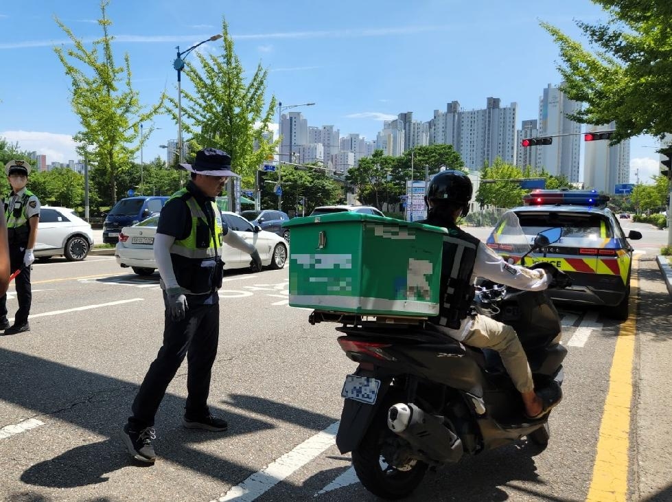 김포시, 배달 오토바이 많은 장기동서 ‘불법행위 근절을 위한 주간 단속’