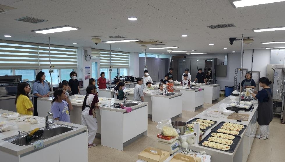 한국생활개선남양주시연합회 빵사랑생활개선회,  방학맞아 지역아동센터 아이들과 피자만들기 체험