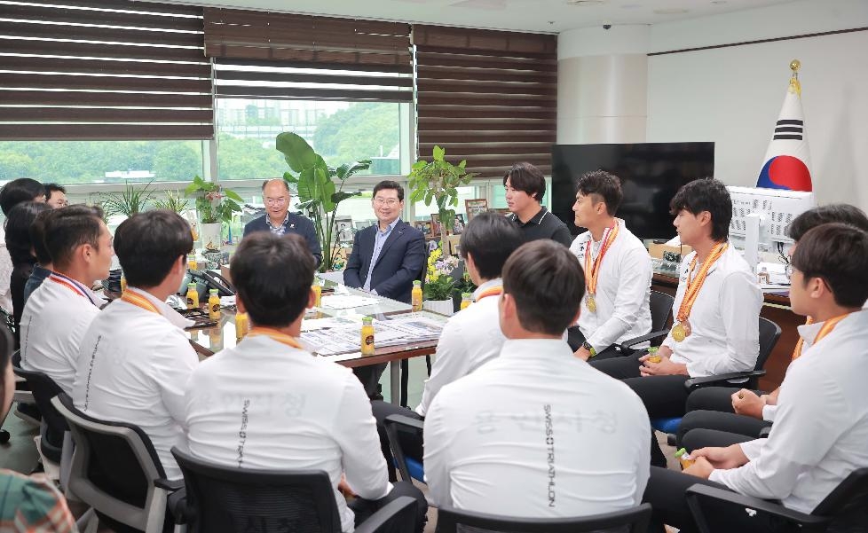 용인시, 직장운동경기부 조정팀 우승트로피 봉납식 열어