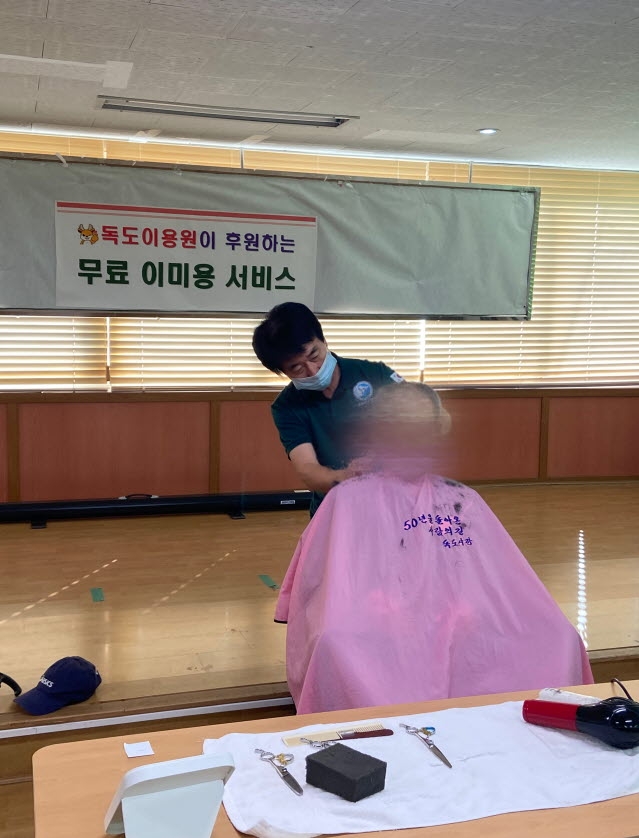 인천 서구 석남2동 독도이용원, 관내 어르신들을 위한 이발봉사 실시