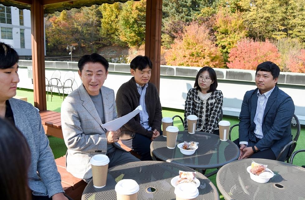 의정부시 김동근 시장, 깊어가는 가을  ‘카페 무지개’로 직원들과 소통