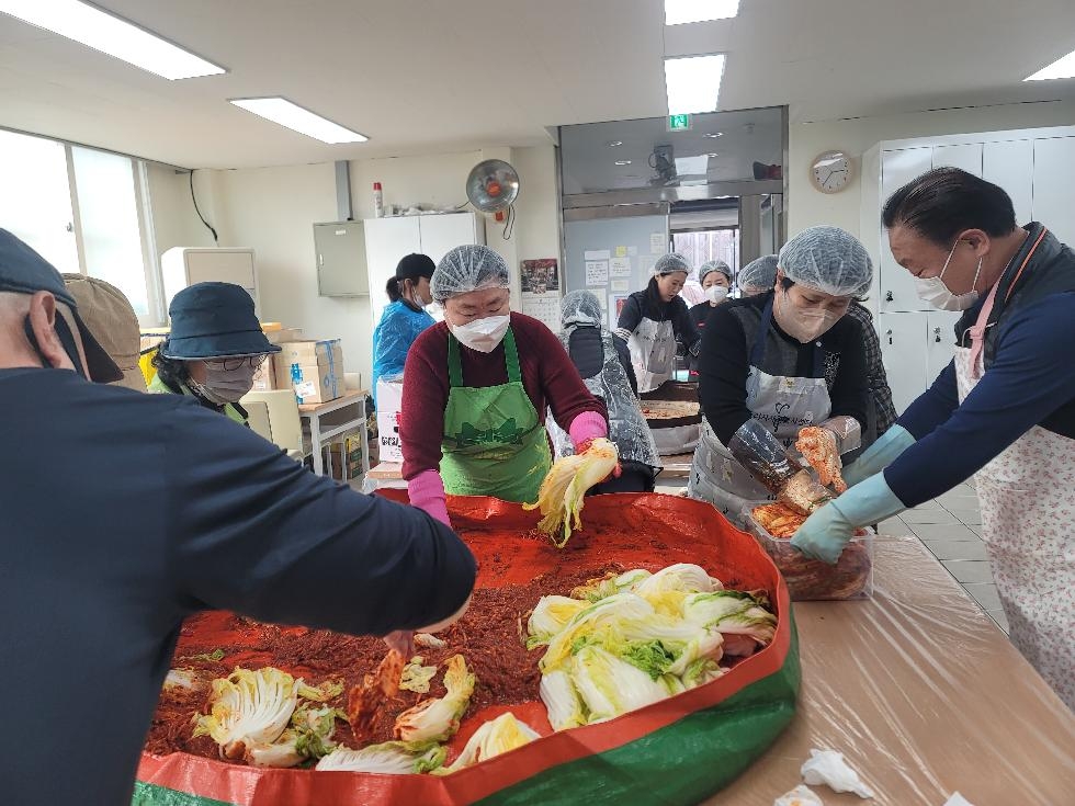 구리시자원봉사센터,  따뜻한 겨울나기 ‘김장나눔’ 봉사활동 전개