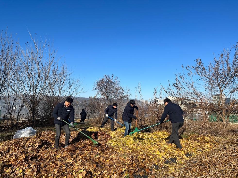 인천 미추홀구시설관리공단, 가을철 수거 낙엽 재활용을 통해 예산 절감과 환경보호 두 마리 