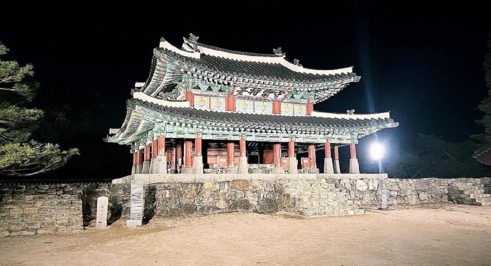 경기도,밤에도 아름다운 남한산성  빛으로 완성하다
