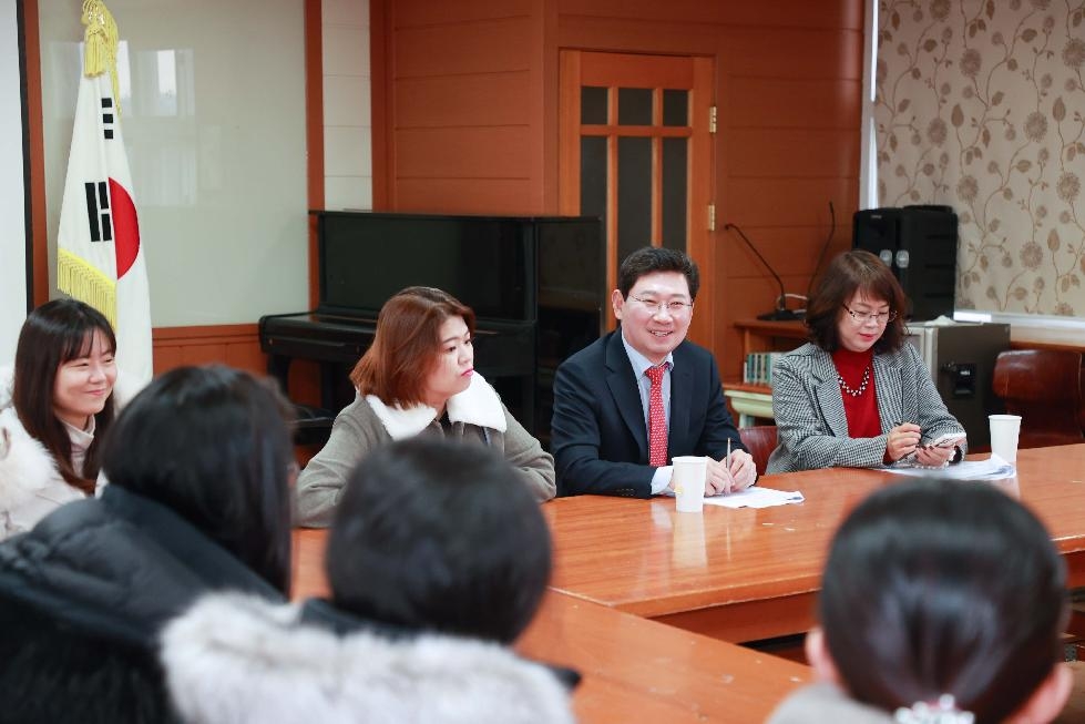 이상일 용인시장, 처인구 남사읍 학교 방문해 학부모들과 교육 환경 개선 방안 논의