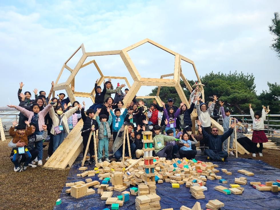 경기도,한국도자재단  행사 사용된 폐목재 어린이 놀이터로 재활용. 탄소배