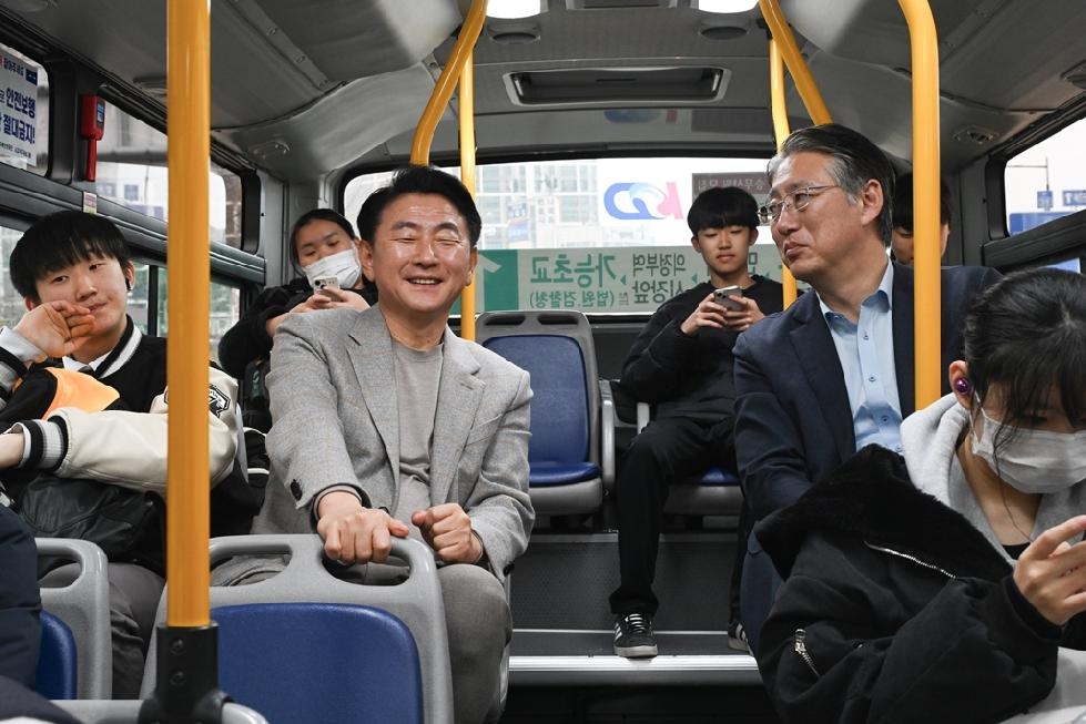 의정부시 김동근시장, 1-7번 버스 탑승해 학생들과 긴밀하게 소통