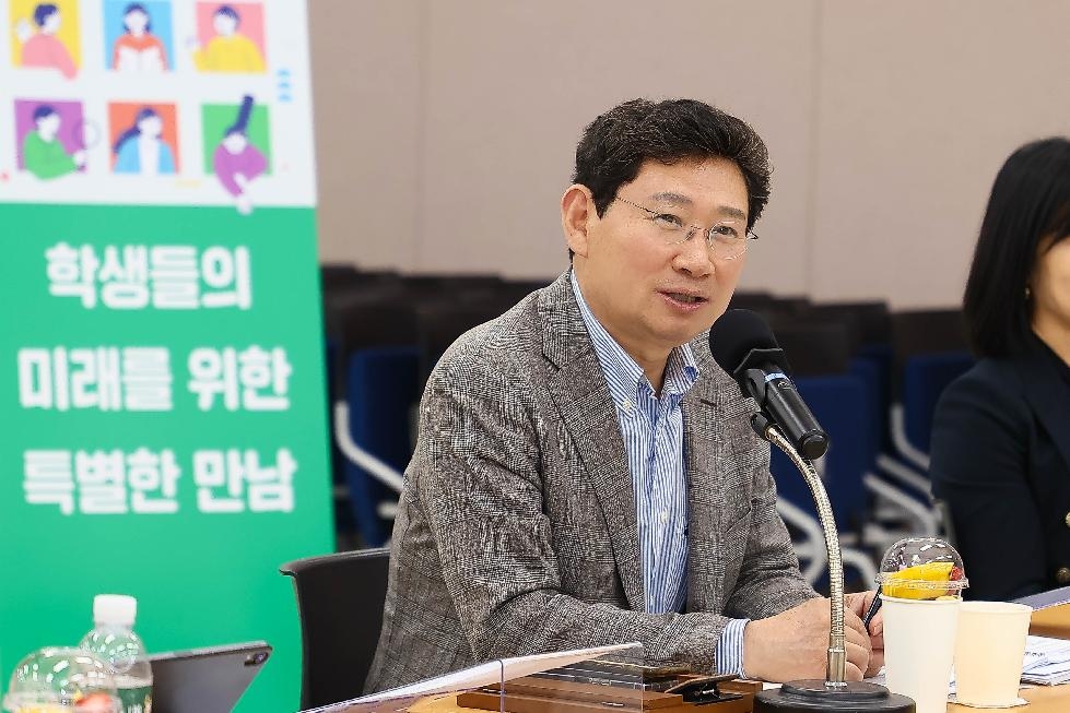 이상일 용인시장, 수지구와 기흥구 일부 초등학교 교장 28명과 간담회 열