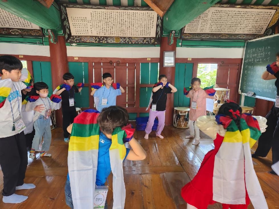 인천 미추홀구 인천향교에서 전통문화로 교감하는 ‘가족 캠프’와 함께!