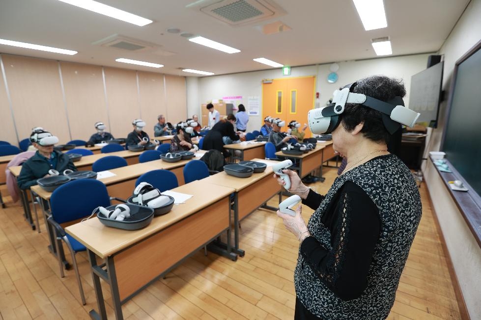 용인시, “와, 신세계다” VR 고글 쓴 어르신 감탄 연발