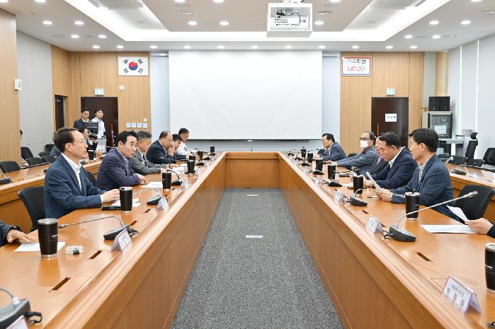 “포천시 발전의 밑거름” 전직 부시장 간담회 개최