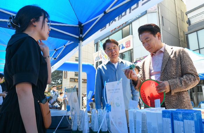 김동근 의정부시장, 중소기업 박람회 및 플리마켓 참석