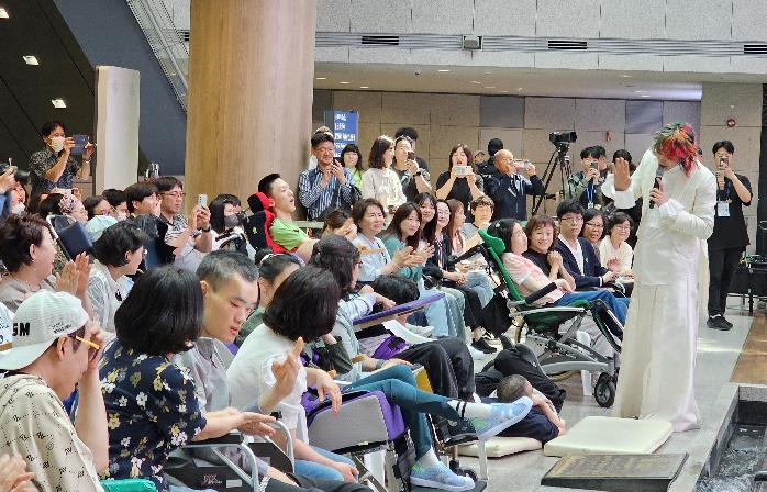 인천국제공항공사,중증장애인을 위한  ‘김장훈의 누워서 보는 클래식’개최