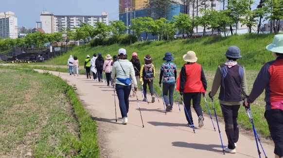 파주보건소, 어르신 동행 걷기 프로그램…6월 7일까지 신청