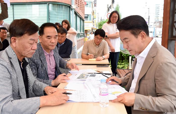 김동근 의정부시장, 신곡2동 주민센터에서 현장시장실을 열고 시민들과 소통