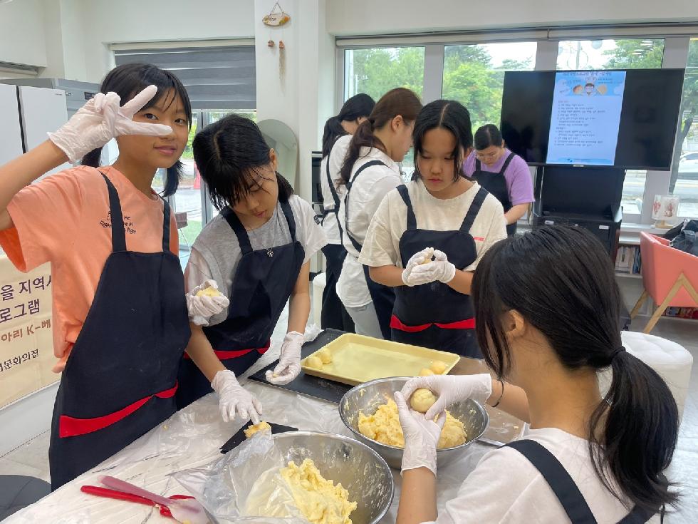 가평군 청소년문화의집 청소년들, 요양원에 감사의 감자빵 전달