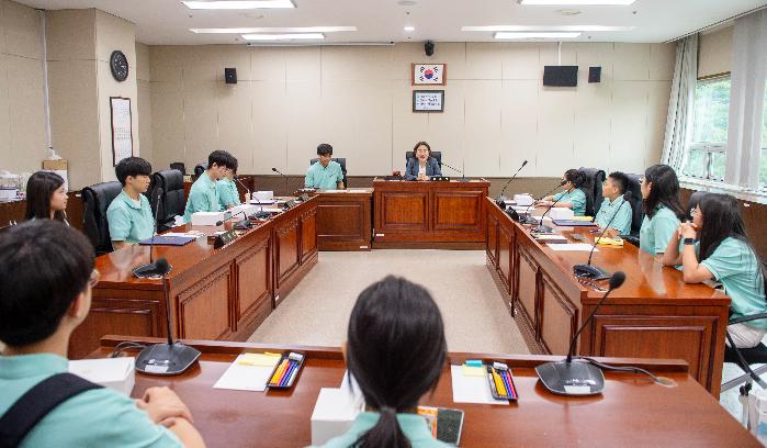 용인시의회, 용인청소년교육의회 학생과  함께하는 모의의회 개최
